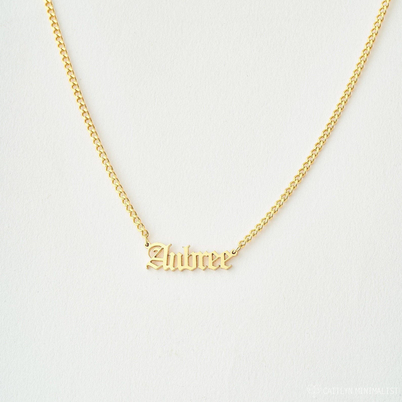 Old English Name Necklace in Curb Chain 18K Gold